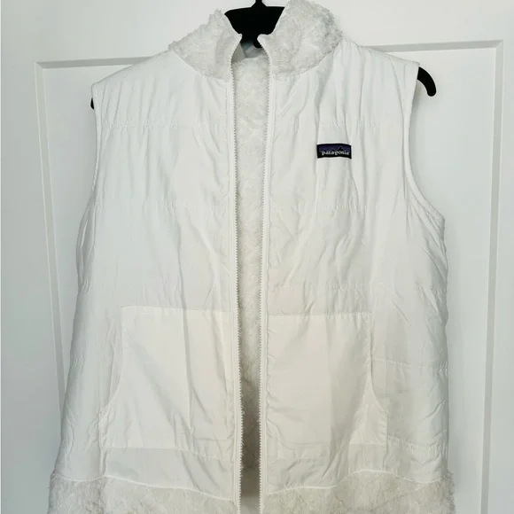 Patagonia Lux Teddy Bear Reversible White Vest - Picture 6 of 9